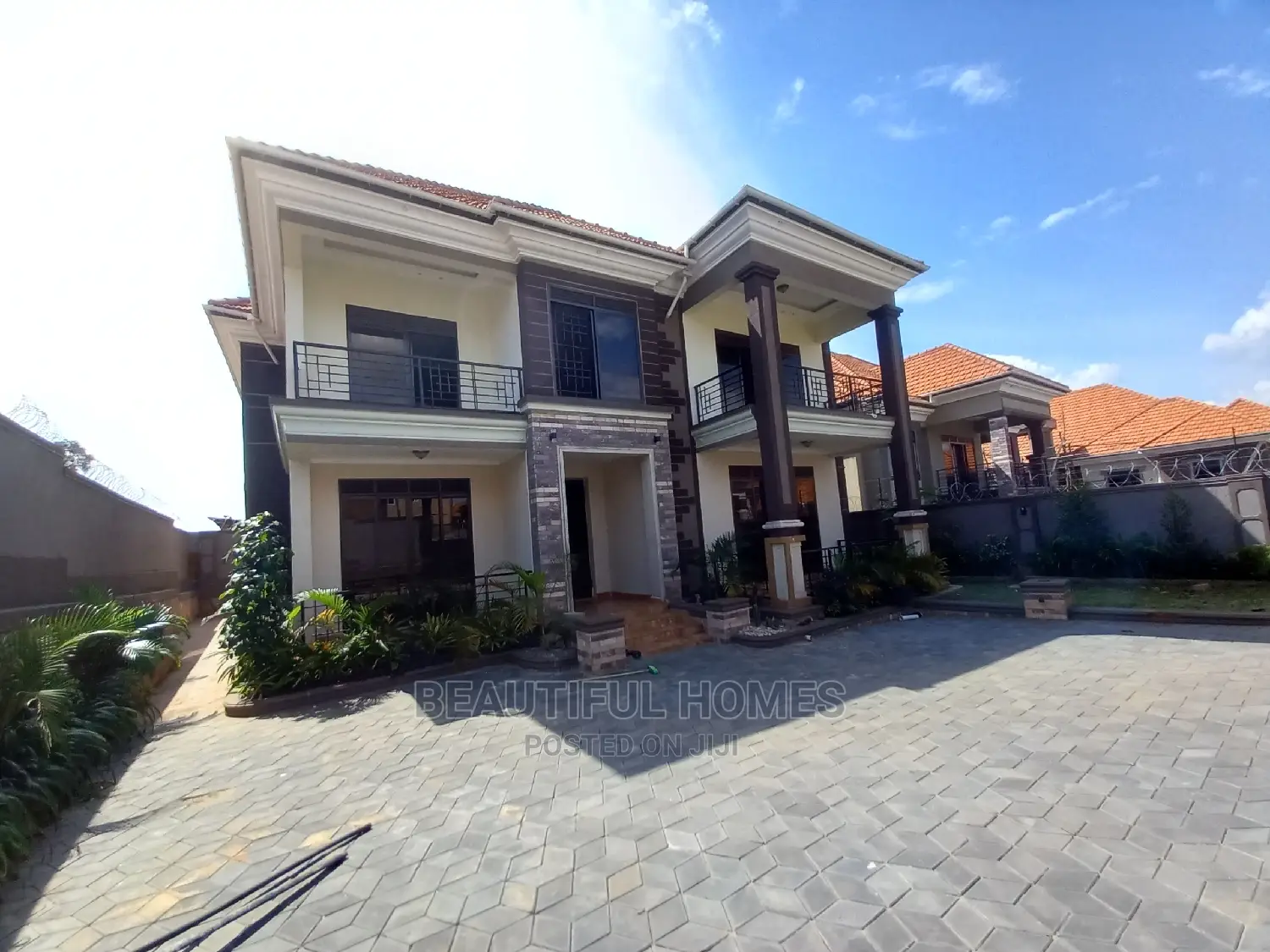 Furnished 5bdrm Duplex in Kisaasi Tarmacked, Nakawa for sale in Nakawa