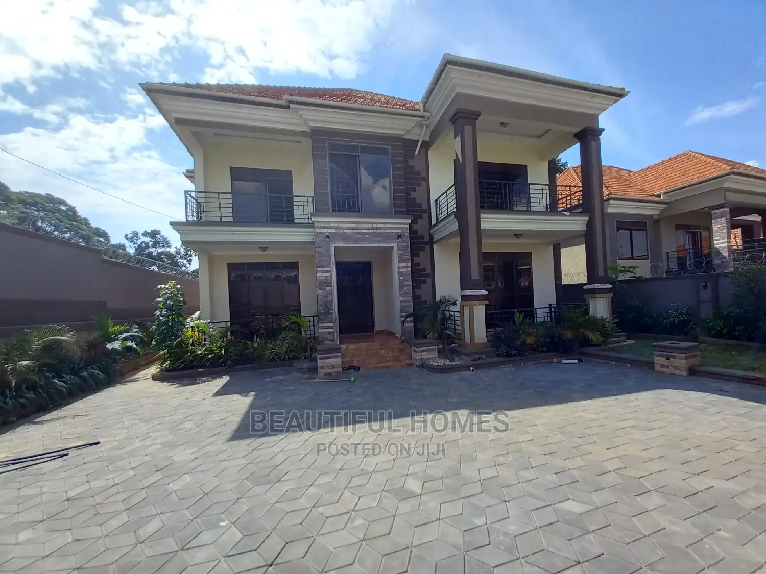 Furnished 5bdrm Duplex in Kisaasi Tarmacked, Nakawa for sale in Nakawa