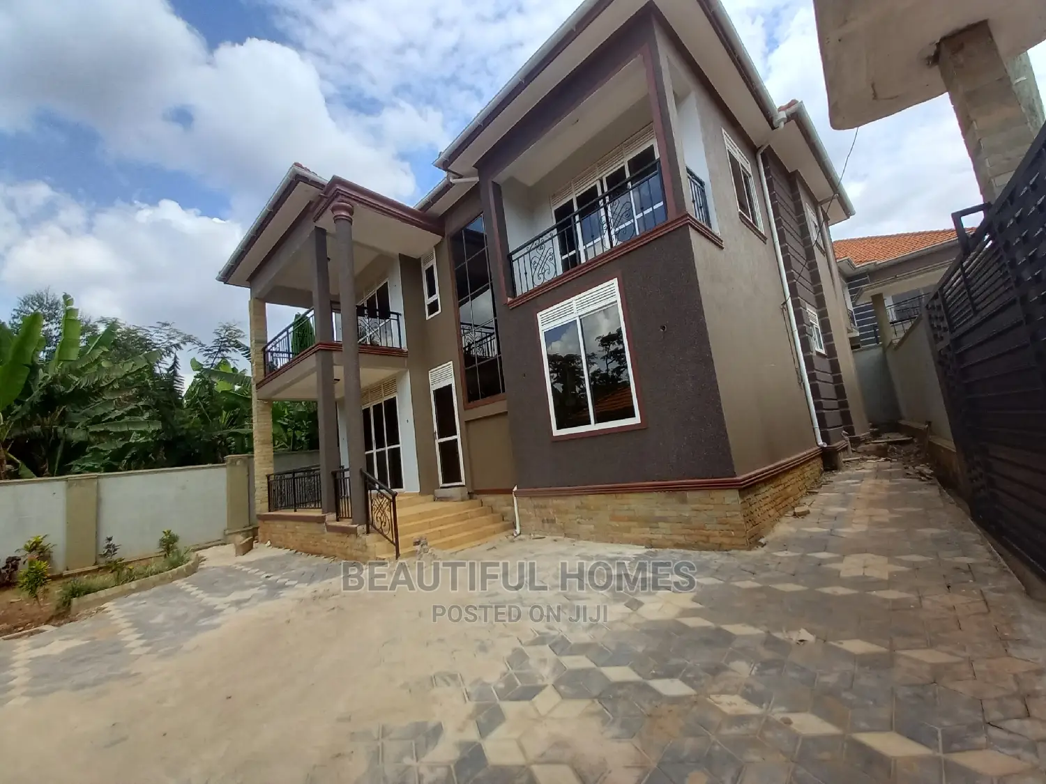 Furnished 5bdrm House in Kira All Tarmack for sale in Kira
