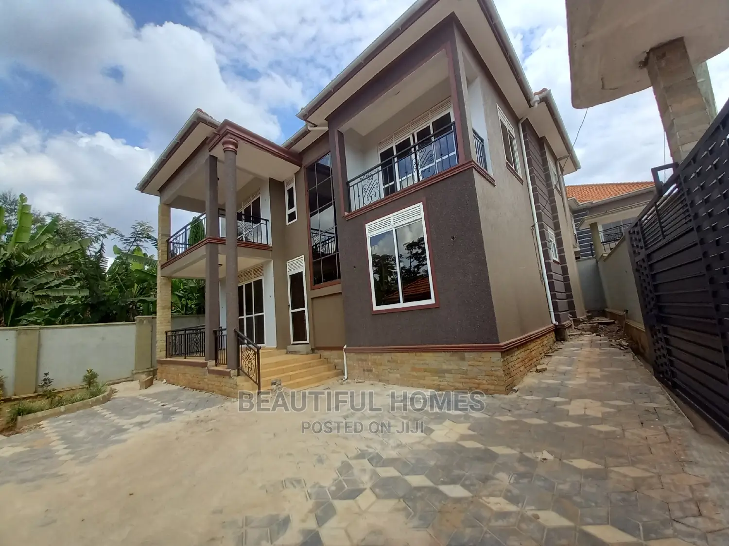 Furnished 5bdrm House in Kira All Tarmack for sale in Kira