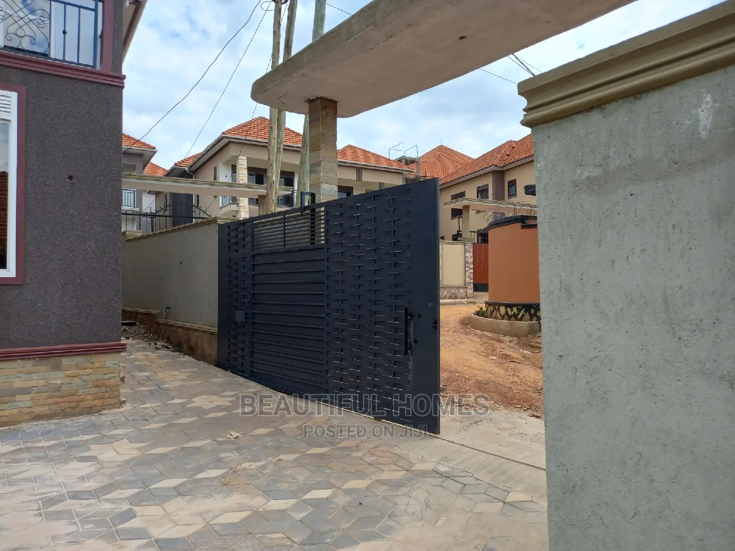 Furnished 5bdrm Duplex in Kira for sale in Kira
