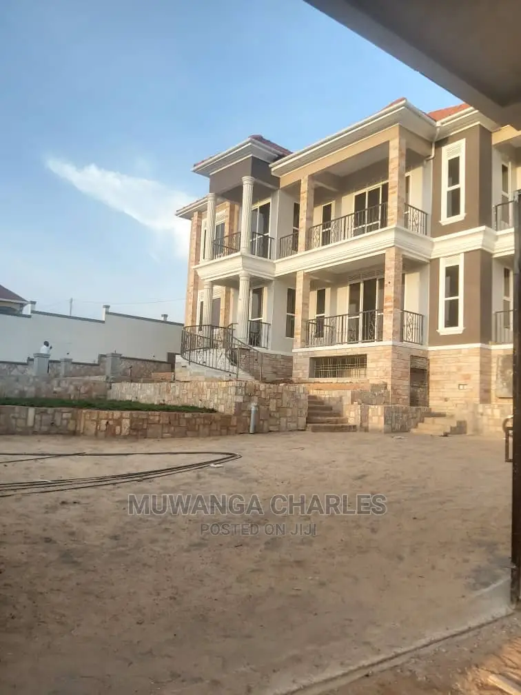 5bdrm Duplex in Fs Properties Ltd, Central Division for sale in Central Division