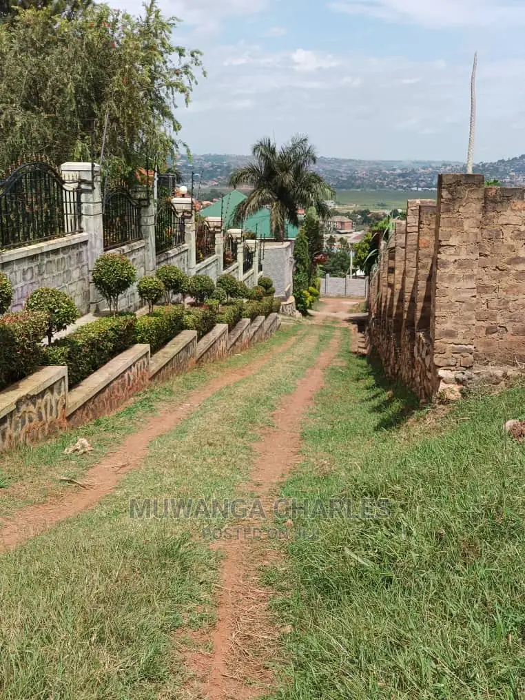 Plots in Entebbe Road on Quick Sale in Central Division