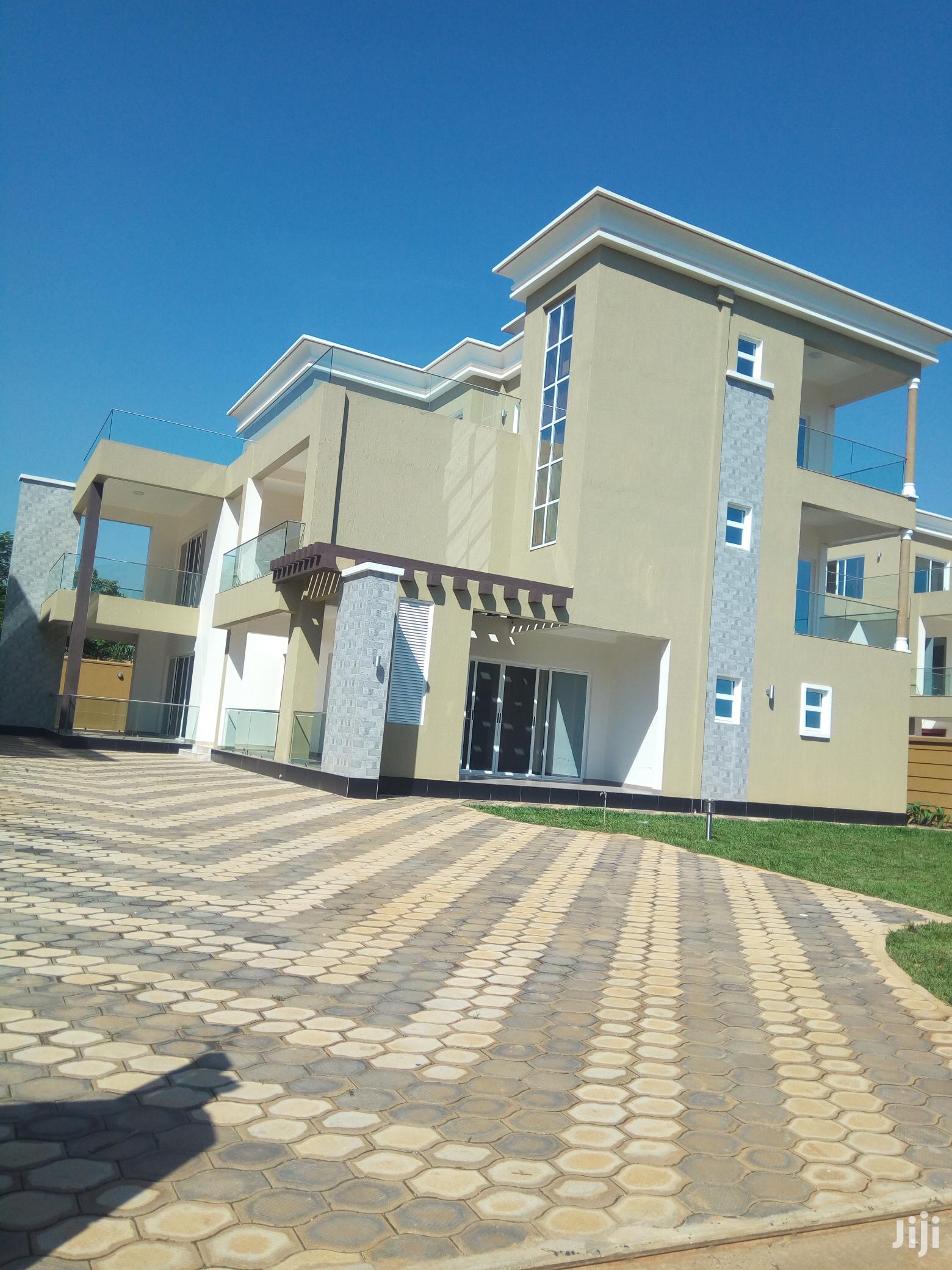 Munyonyo Big House With Alot of Lake View on Market in Kampala