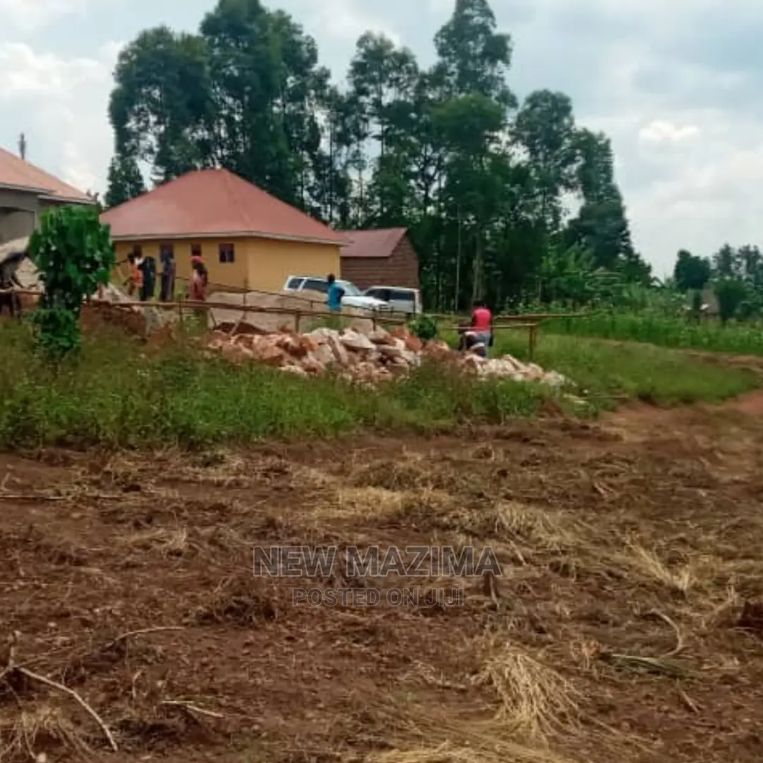 Affordable Beautiful Plot Quick Sale Nsangi Maya Near Tarmac in Central Division