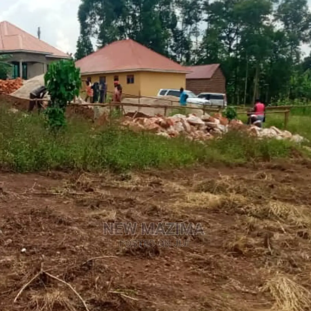 Very Prime Plot on Quicksale in Nsangi Maya Near Tarmac in Central Division