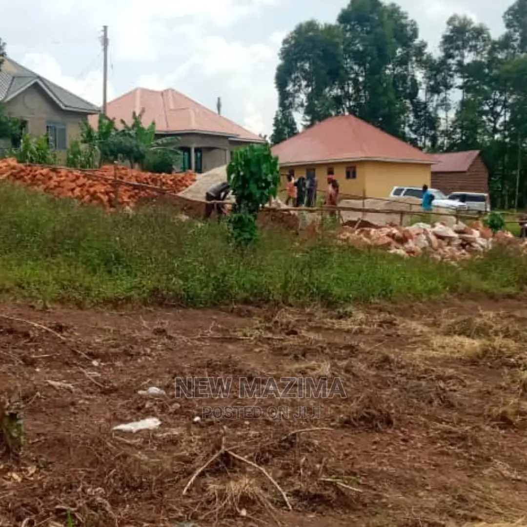 Very Prime Plot on Quicksale in Nsangi Maya Near Tarmac in Central Division