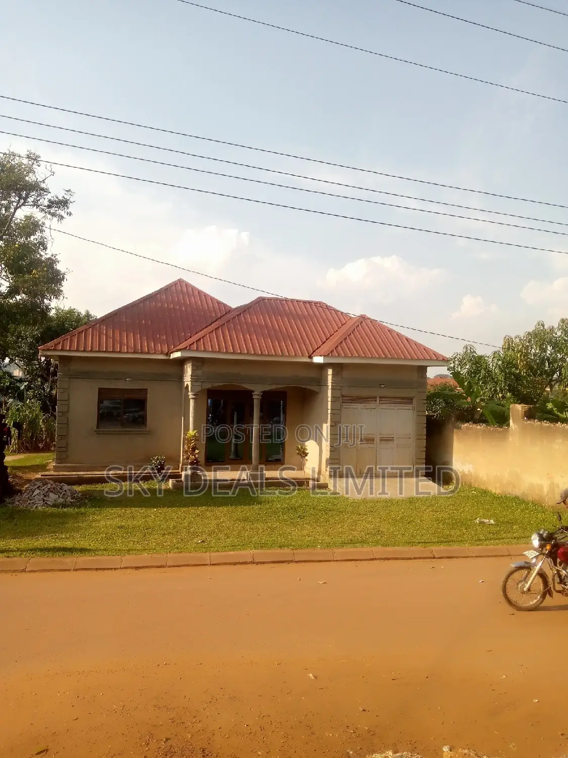 3bdrm Bungalow in Gayaza Road, Nakawa for sale in Nakawa