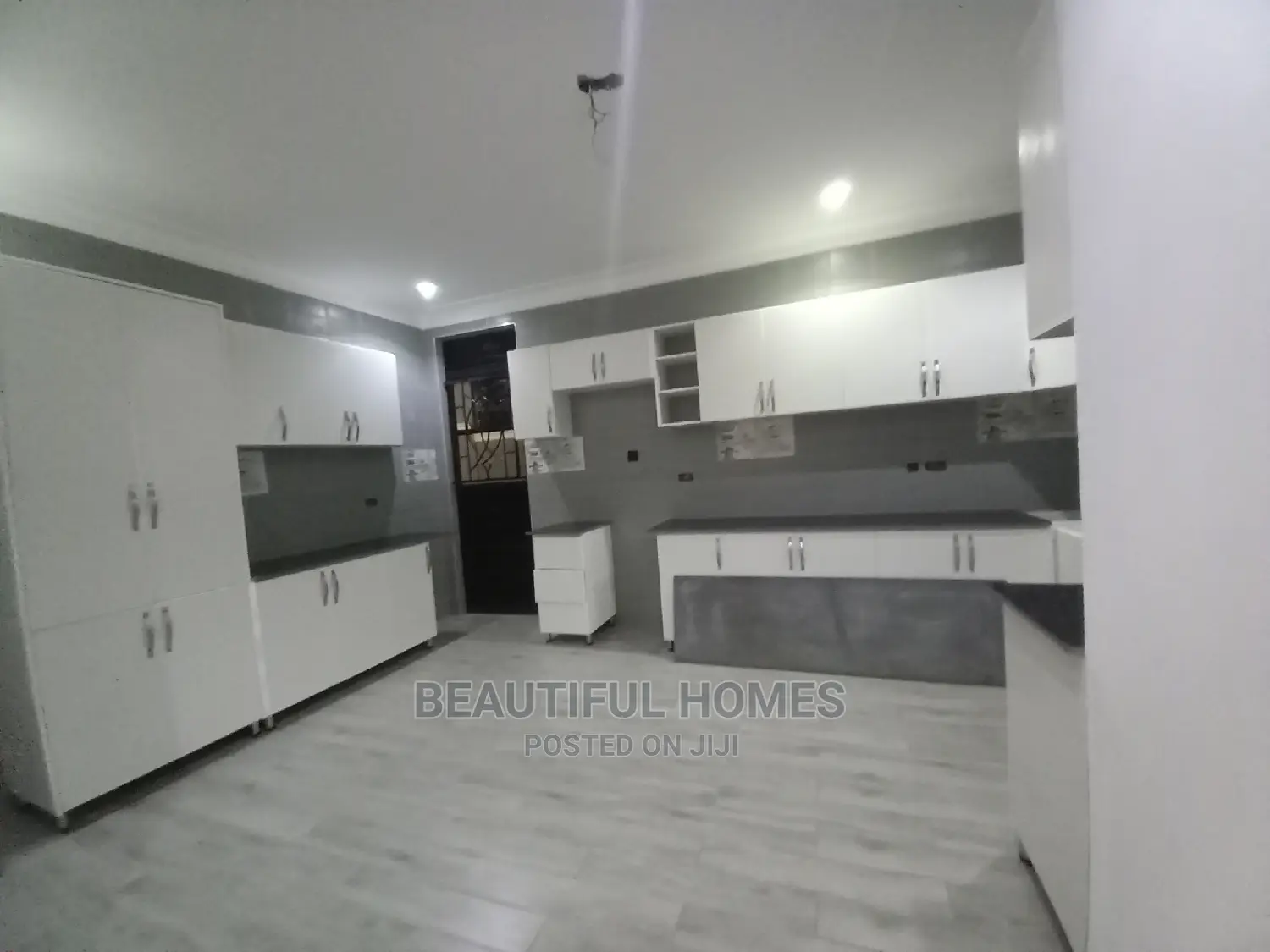 Furnished 6bdrm Duplex in Kira for sale in Kira