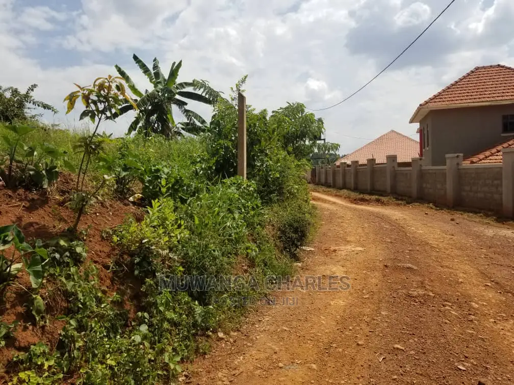 Plot's in Gayaza Kimwanyi on Quick Sale in Central Division