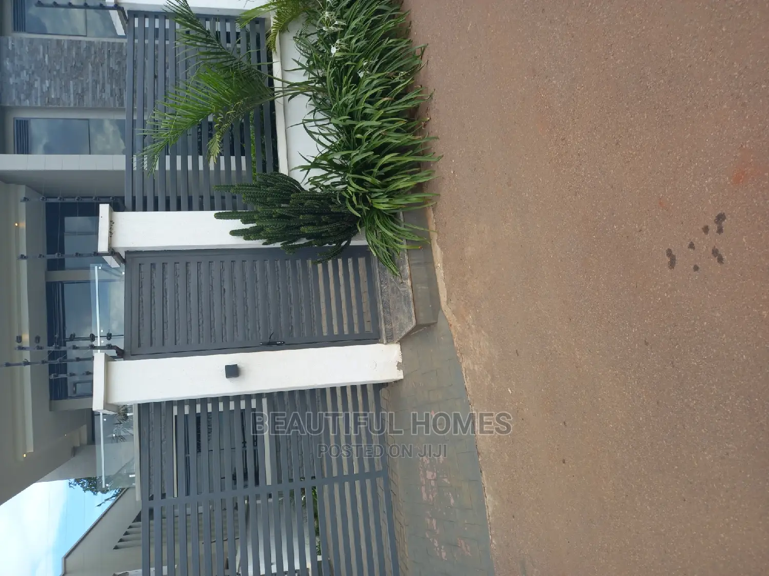 Furnished 5bdrm Mansion in Bunga Gabardine Road, Makindye for sale in Makindye