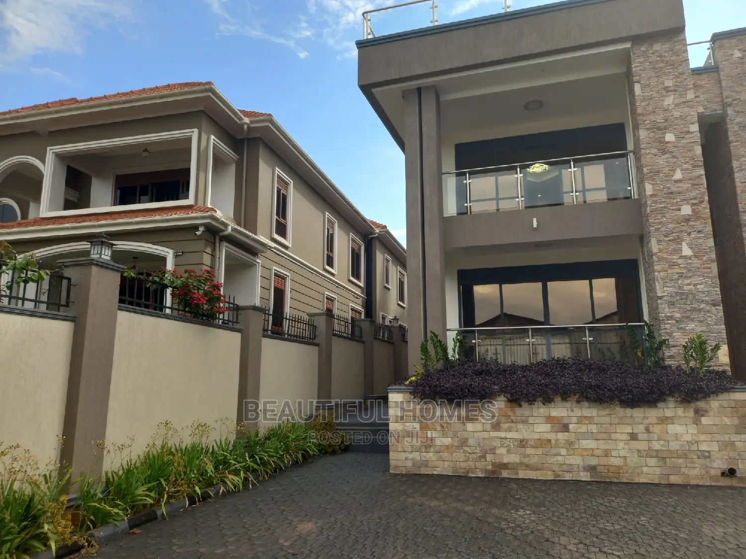 Furnished 6bdrm Duplex in Munyonyo Lake View, Makindye for sale in Makindye
