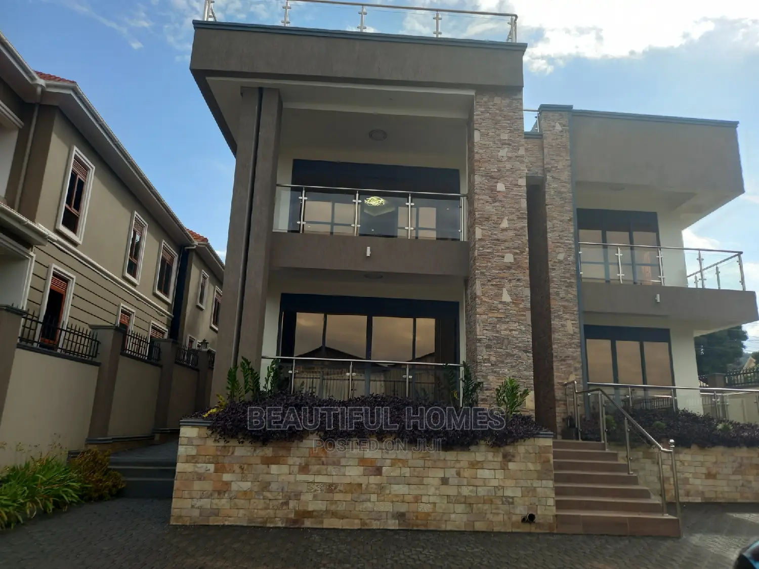Furnished 6bdrm Duplex in Munyonyo Lake View, Makindye for sale in Makindye