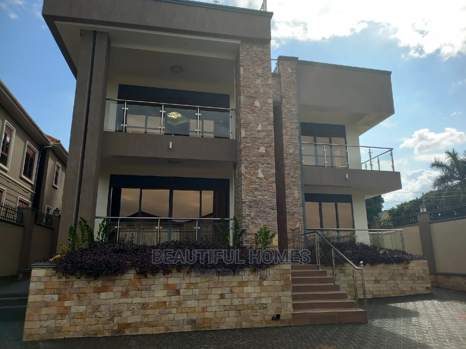 Furnished 6bdrm Duplex in Munyonyo Lake View, Makindye for sale in Makindye