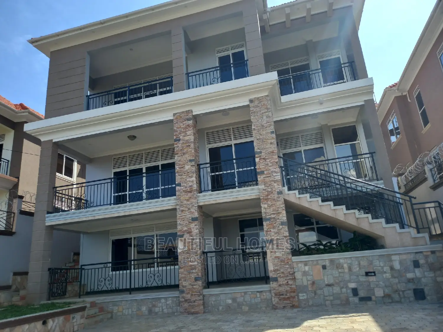 Furnished 6bdrm Mansion in Kigo Victoria View, Central Division in Central Division