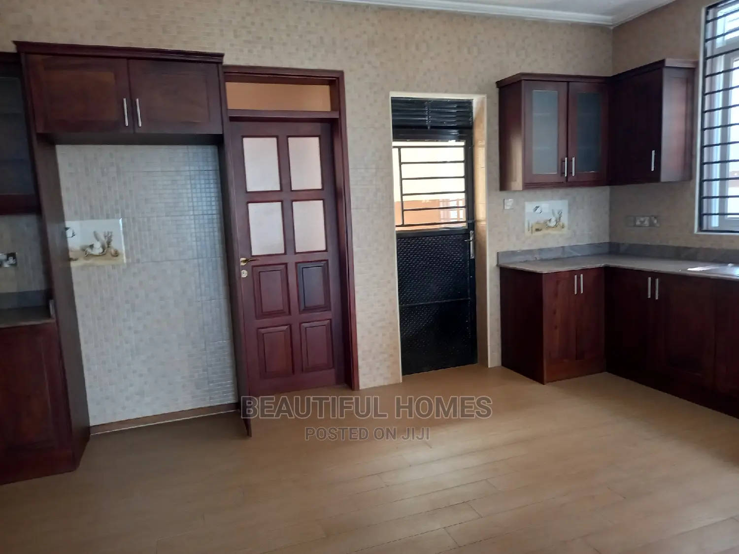 Furnished 6bdrm Mansion in Kigo Victoria View, Central Division in Central Division