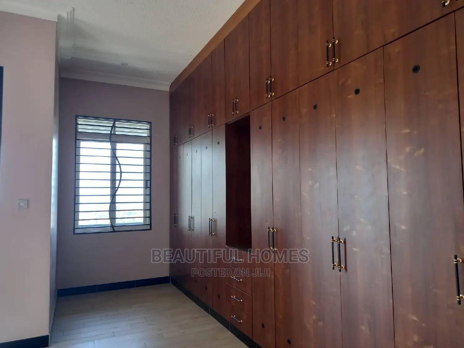 Furnished 6bdrm Mansion in Kigo Munyonyo, Central Division for sale in Central Division