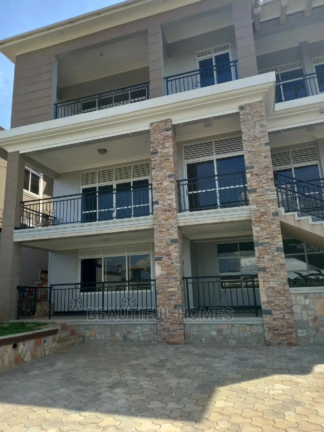 Furnished 6bdrm Mansion in Kigo Munyonyo, Central Division for sale in Central Division