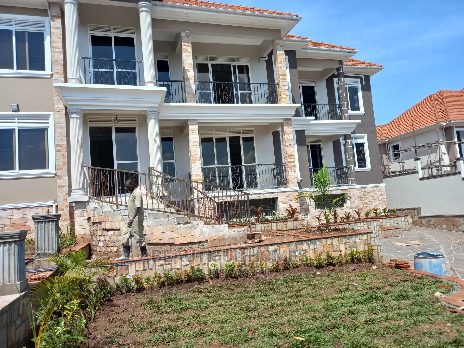 Furnished 6bdrm Duplex in Kigo Corporate, Makindye for sale in Makindye