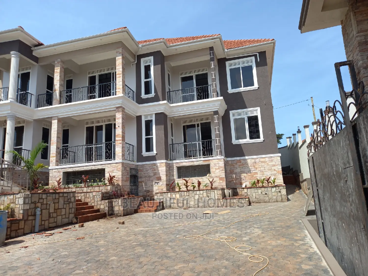 Furnished 6bdrm House in Kigo With Lake View, Makindye for sale in Makindye