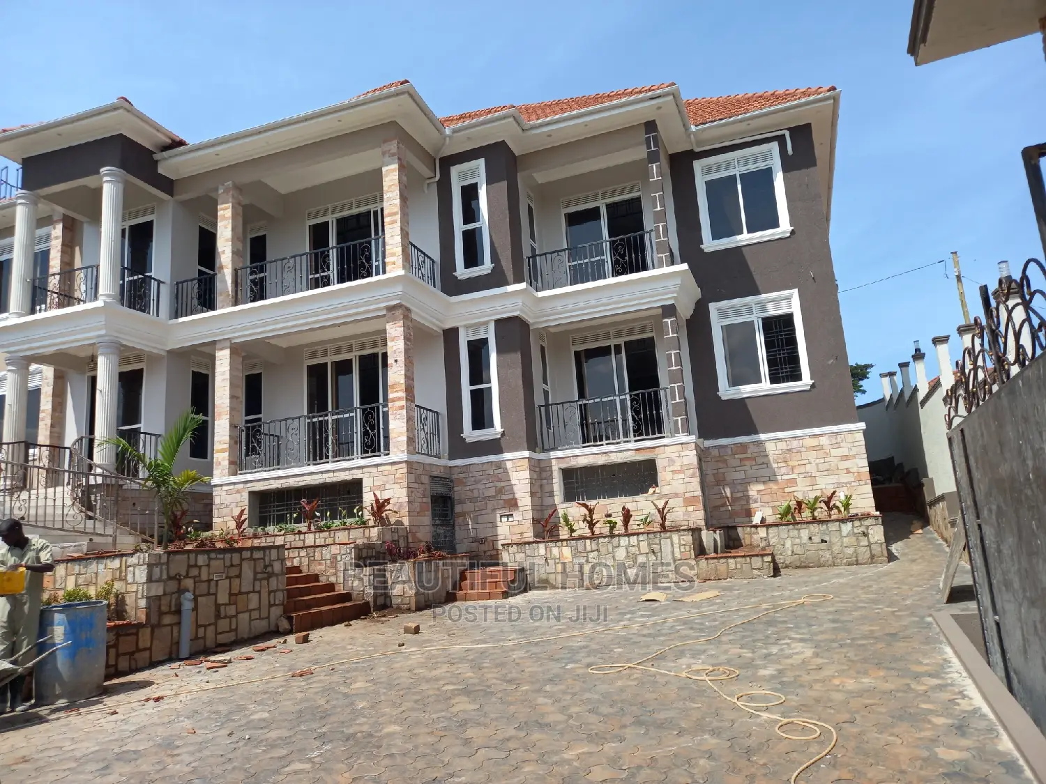 Furnished 6bdrm House in Kigo With Lake View, Makindye for sale in Makindye