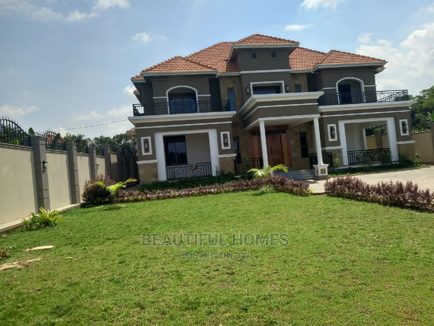 Furnished 6bdrm Mansion in Munyonyo Lake Vic, Makindye for sale in Makindye