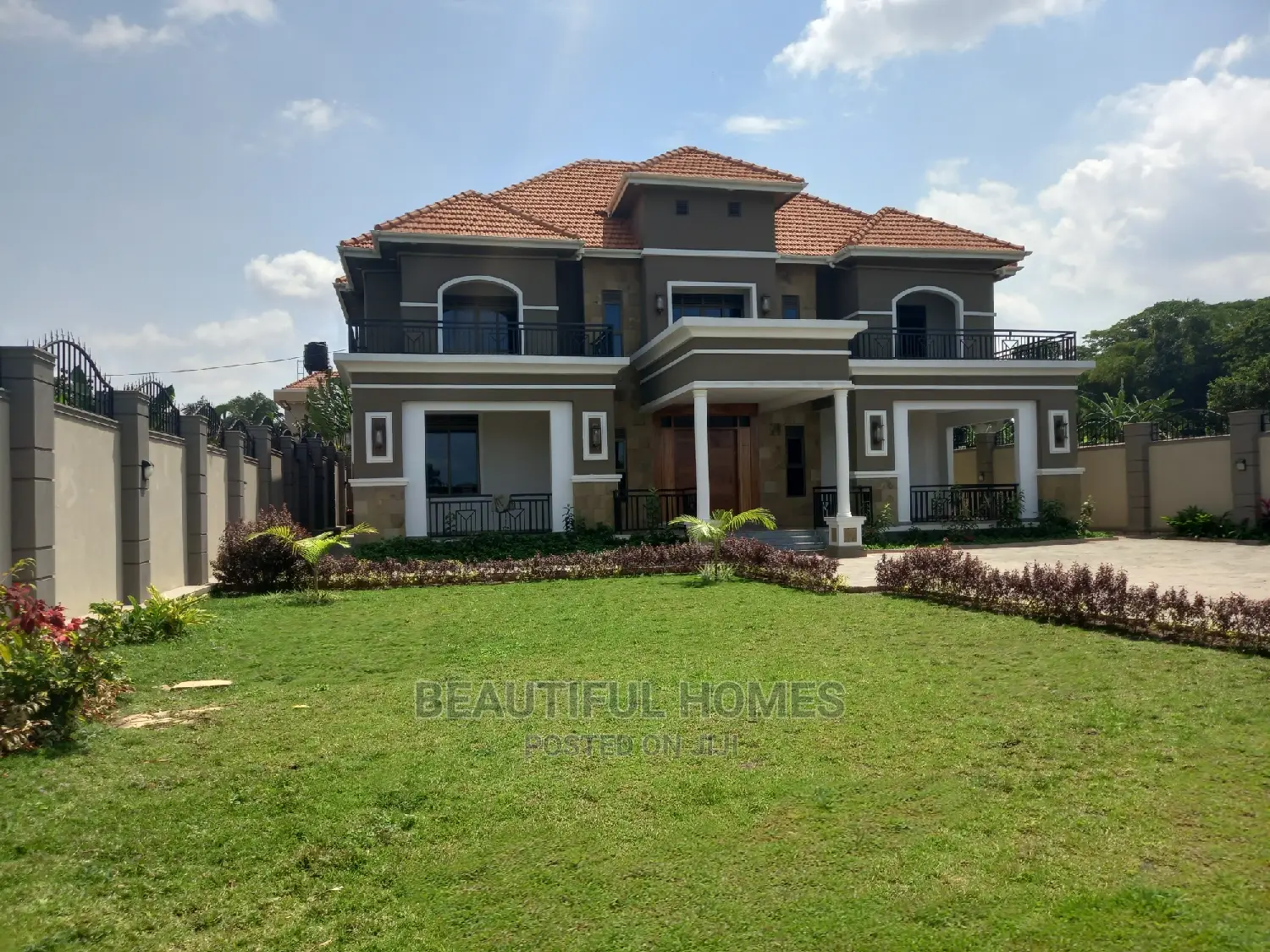 Furnished 6bdrm Mansion in Munyonyo Lake Vic, Makindye for sale in Makindye