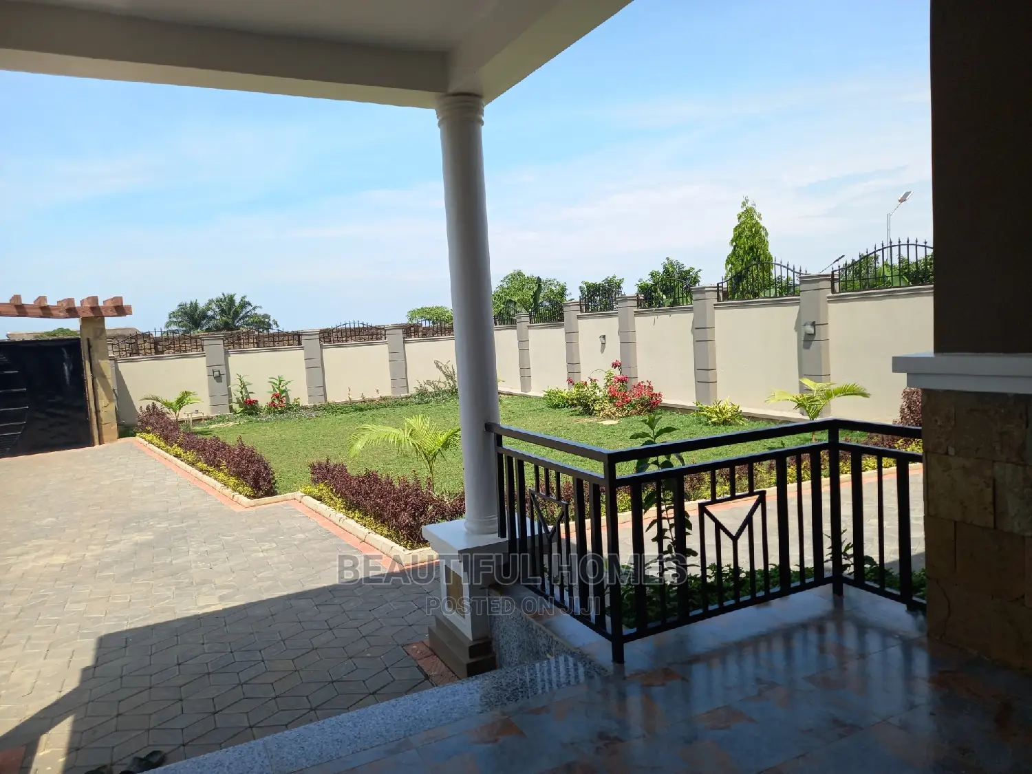 Furnished 6bdrm Duplex in Munyonyo Modern Lake, Makindye for sale in Makindye