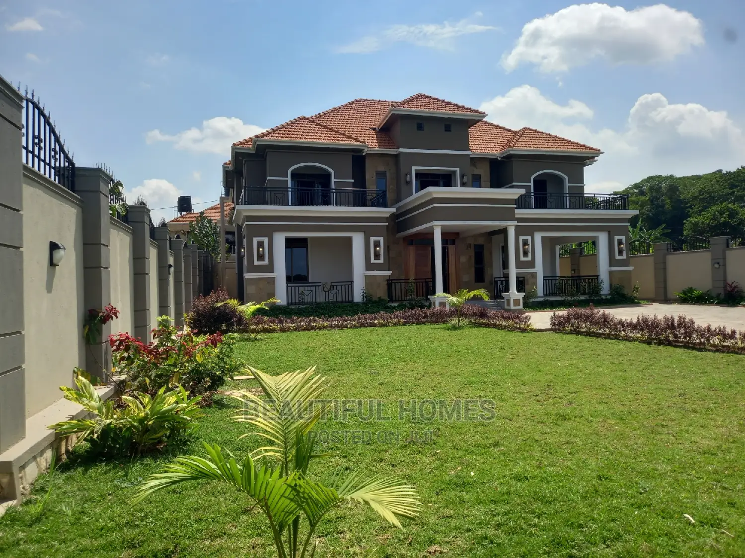 Furnished 6bdrm Duplex in Munyonyo Modern Lake, Makindye for sale in Makindye