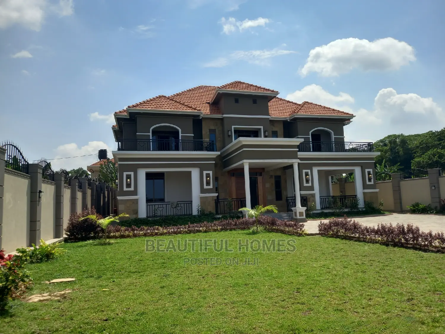 Furnished 6bdrm Duplex in Munyonyo Lake, Makindye for sale in Makindye