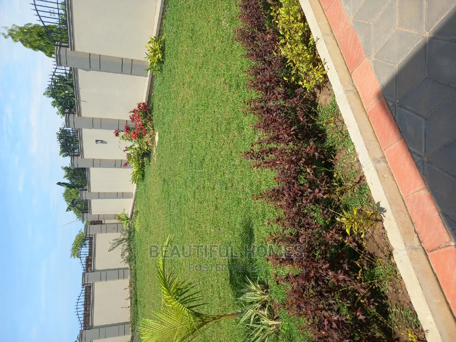 Furnished 6bdrm Duplex in Munyonyo Lake, Makindye for sale in Makindye