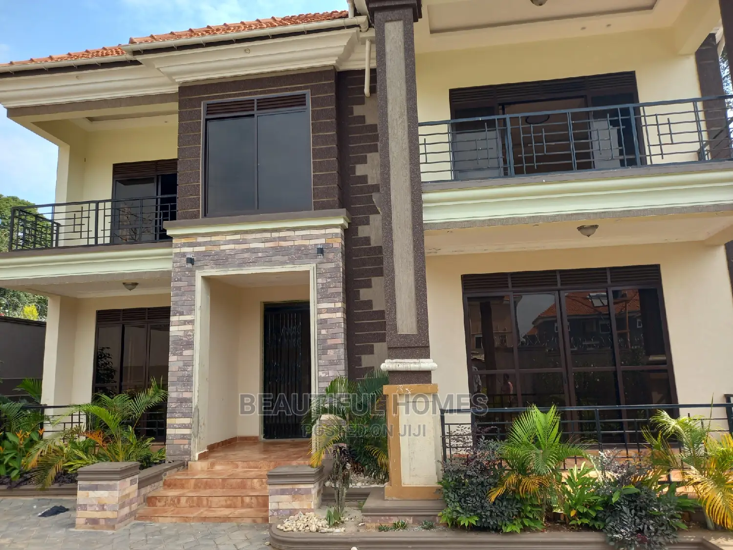 Furnished 5bdrm Duplex in Kisaasi All Tarmack, Nakawa for sale in Nakawa