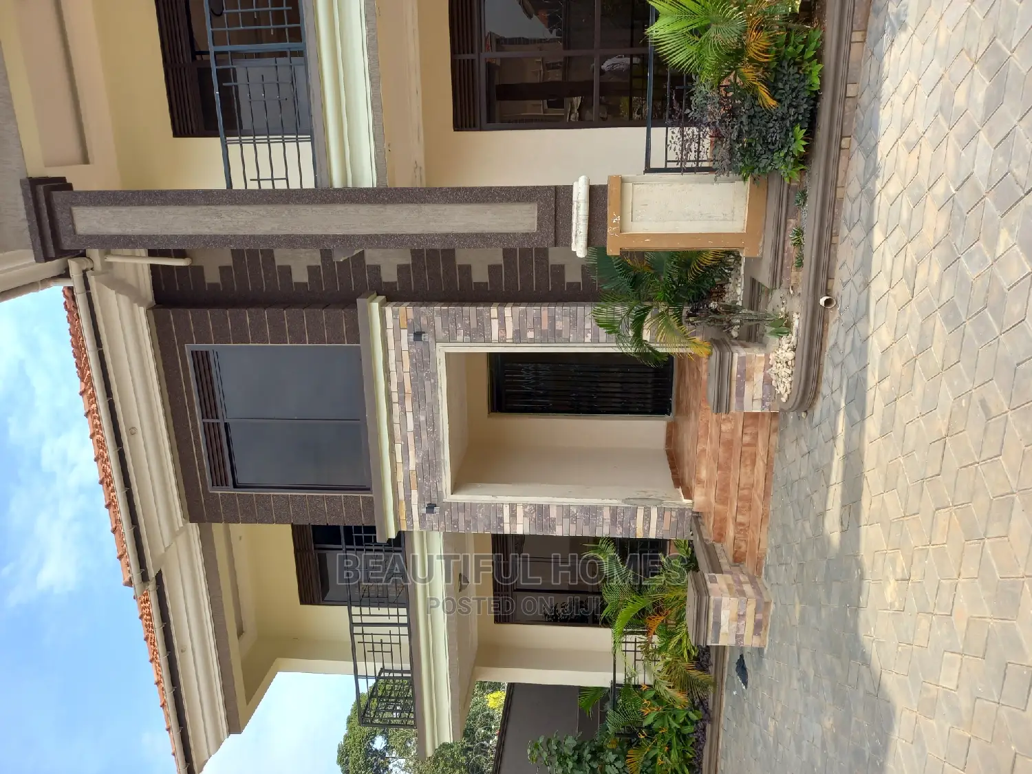 Furnished 5bdrm Duplex in Kisaasi All Tarmack, Nakawa for sale in Nakawa