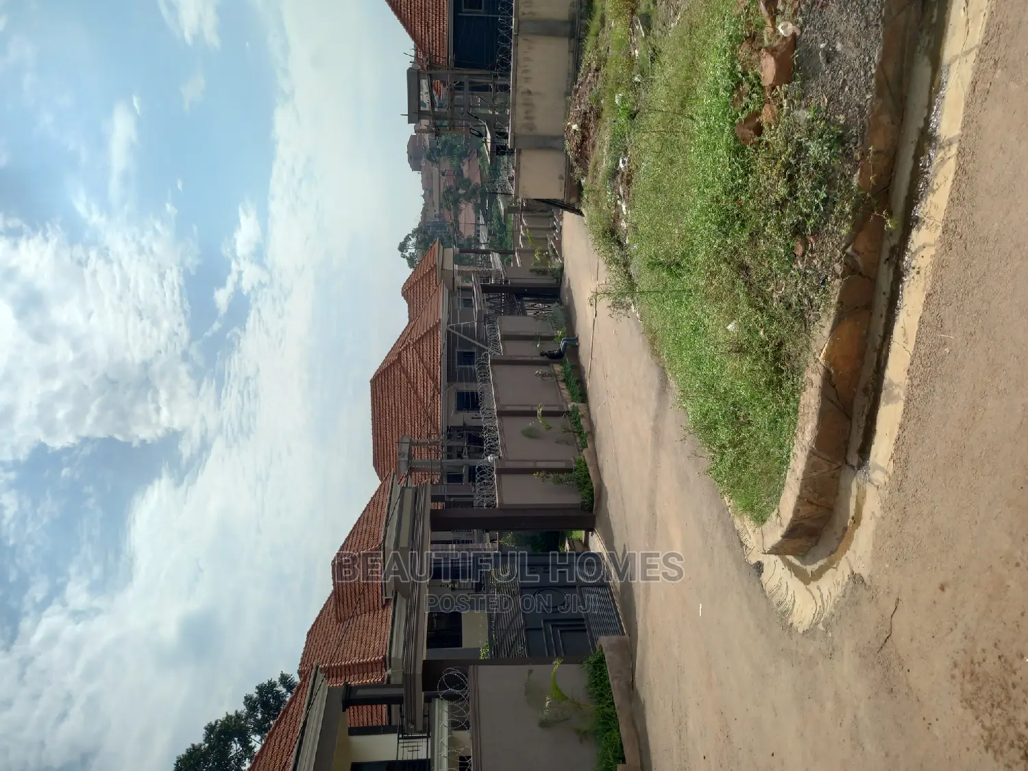 Furnished 5bdrm Duplex in Kisaasi All Tarmack, Nakawa for sale in Nakawa
