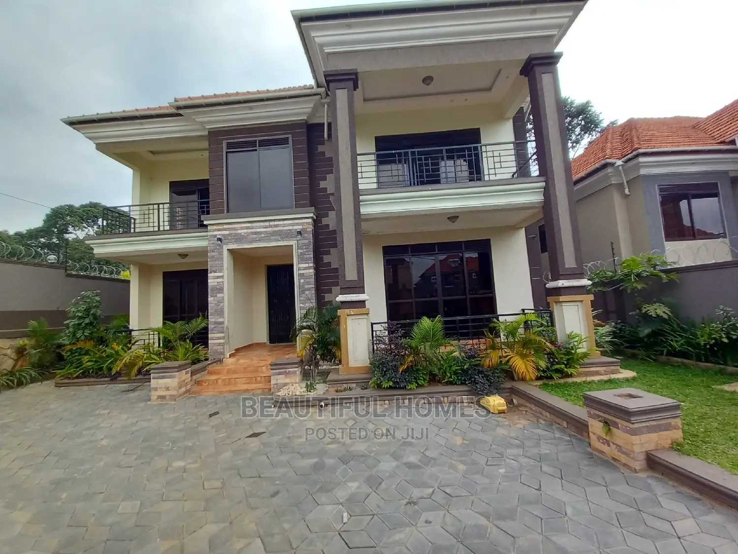 Furnished 5bdrm Duplex in Kisaasi Tarmack, Nakawa for sale in Nakawa