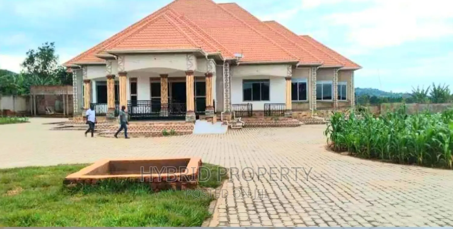 Furnished 6bdrm Mansion in Mpigi~Lungala Along for sale in Mpigi / Mpigi
