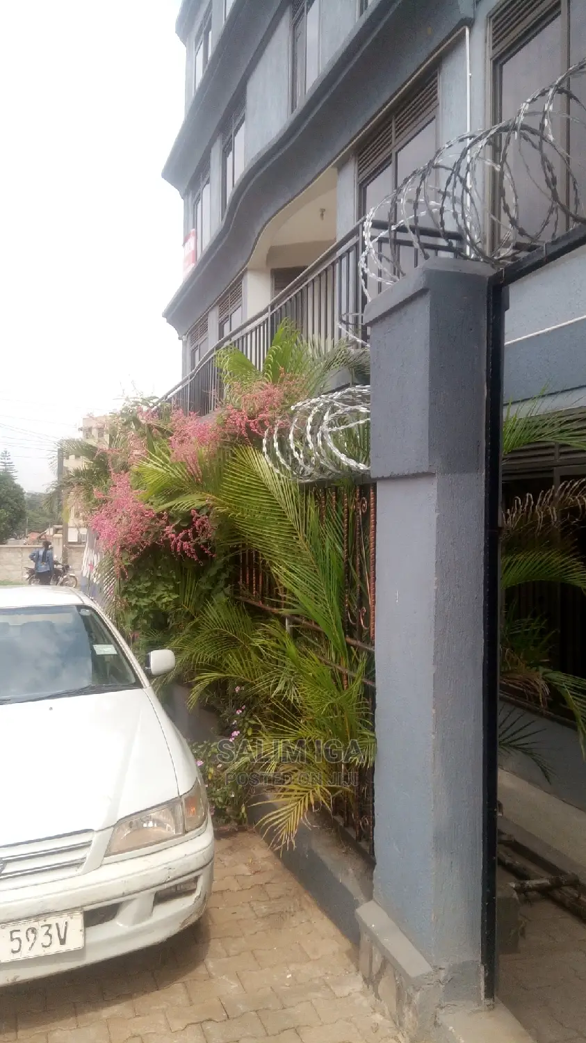 Furnished 1bdrm Block of Flats in Kololo Property, Central Division in Central Division