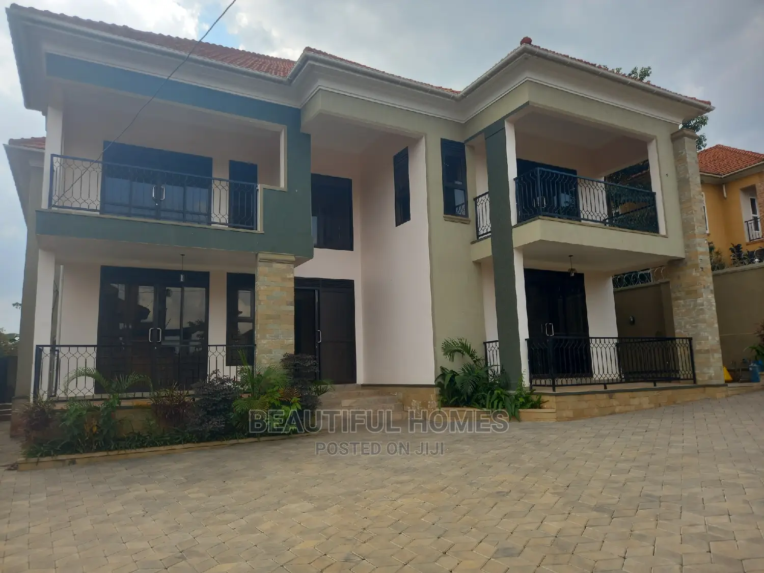 Furnished 6bdrm Duplex in Kira All Tarmack, Central Division for sale in Central Division