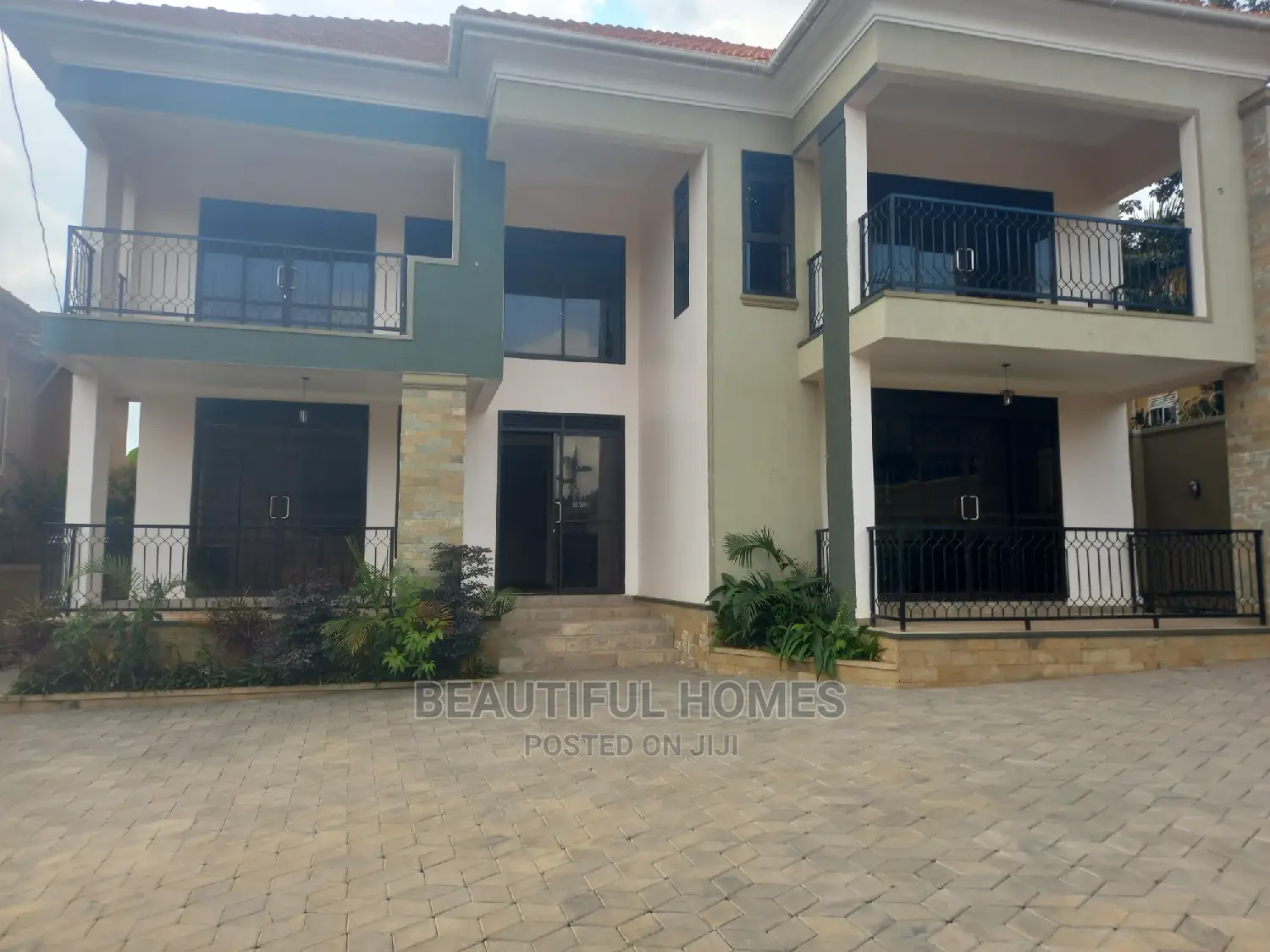 Furnished 6bdrm Duplex in Kira All Tarmack, Central Division for sale in Central Division