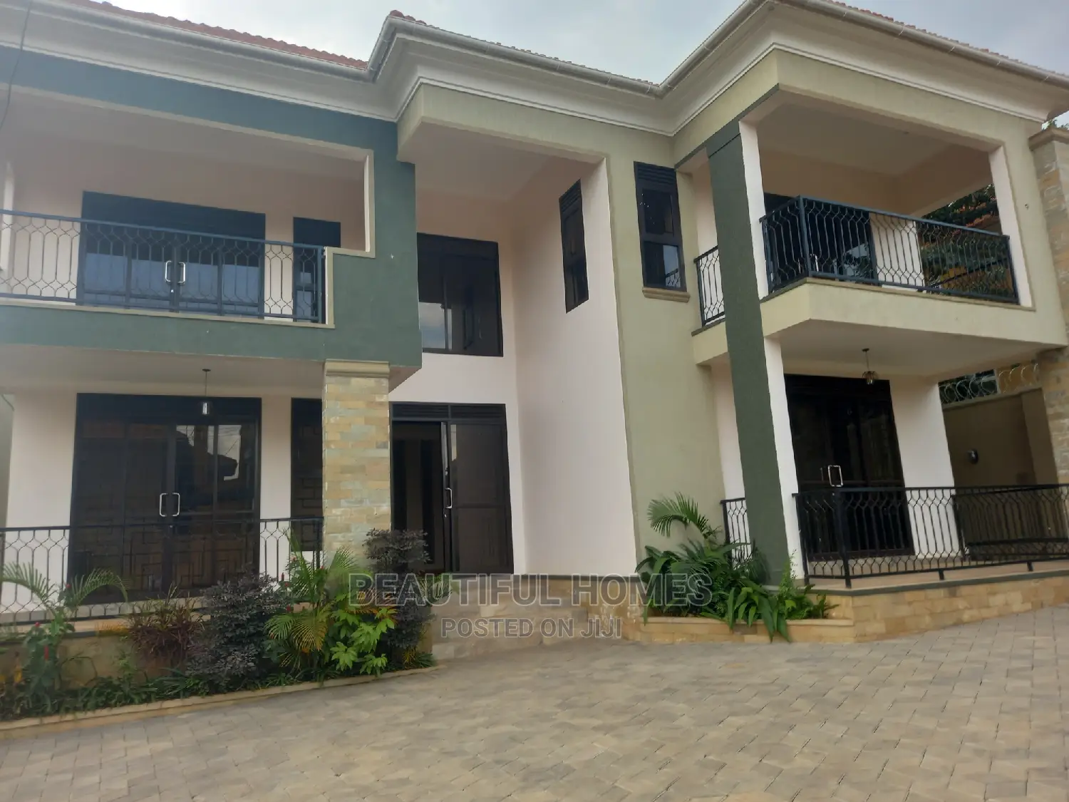 Furnished 6bdrm Duplex in Kira All Tarmack, Central Division for sale in Central Division