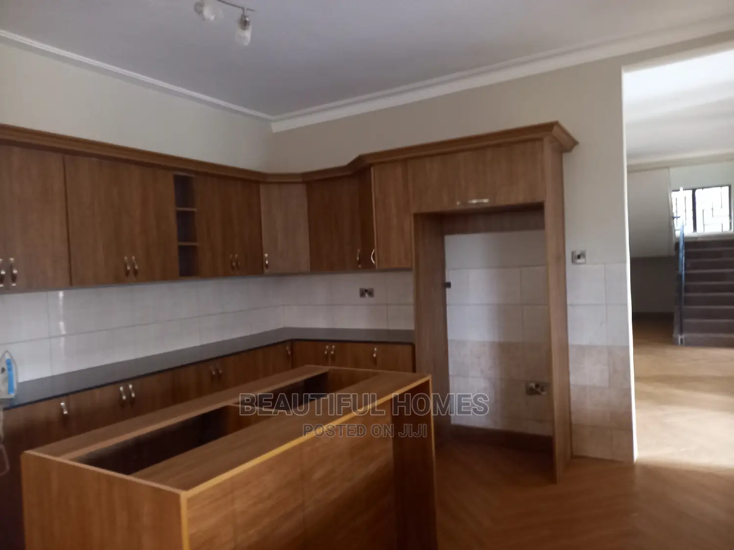 Furnished 6bdrm Duplex in Kira All Tarmack, Central Division for sale in Central Division