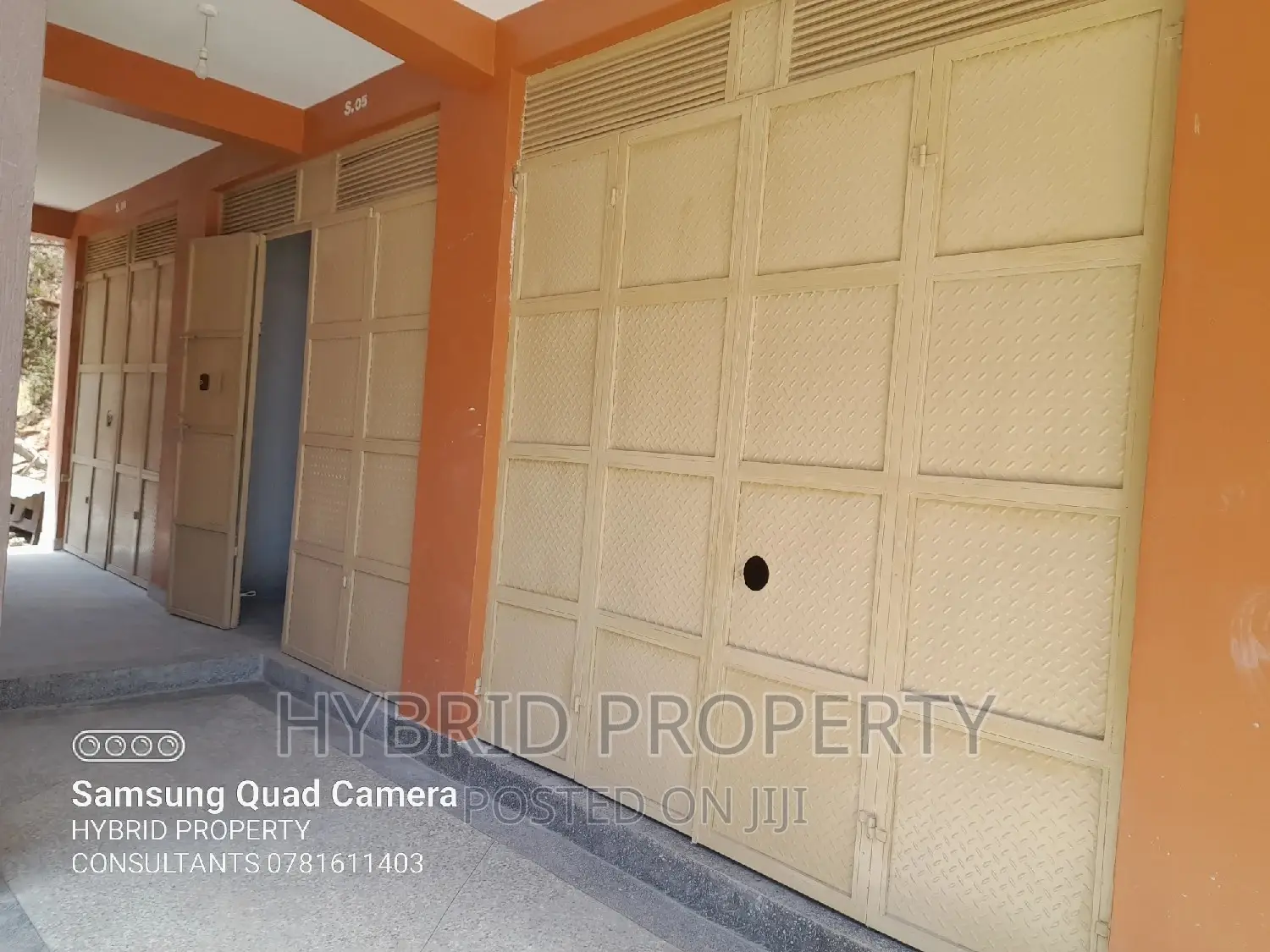 Beautiful Shops for Renting at Wakiso Town~Hoima Road. in Wakiso / Wakiso