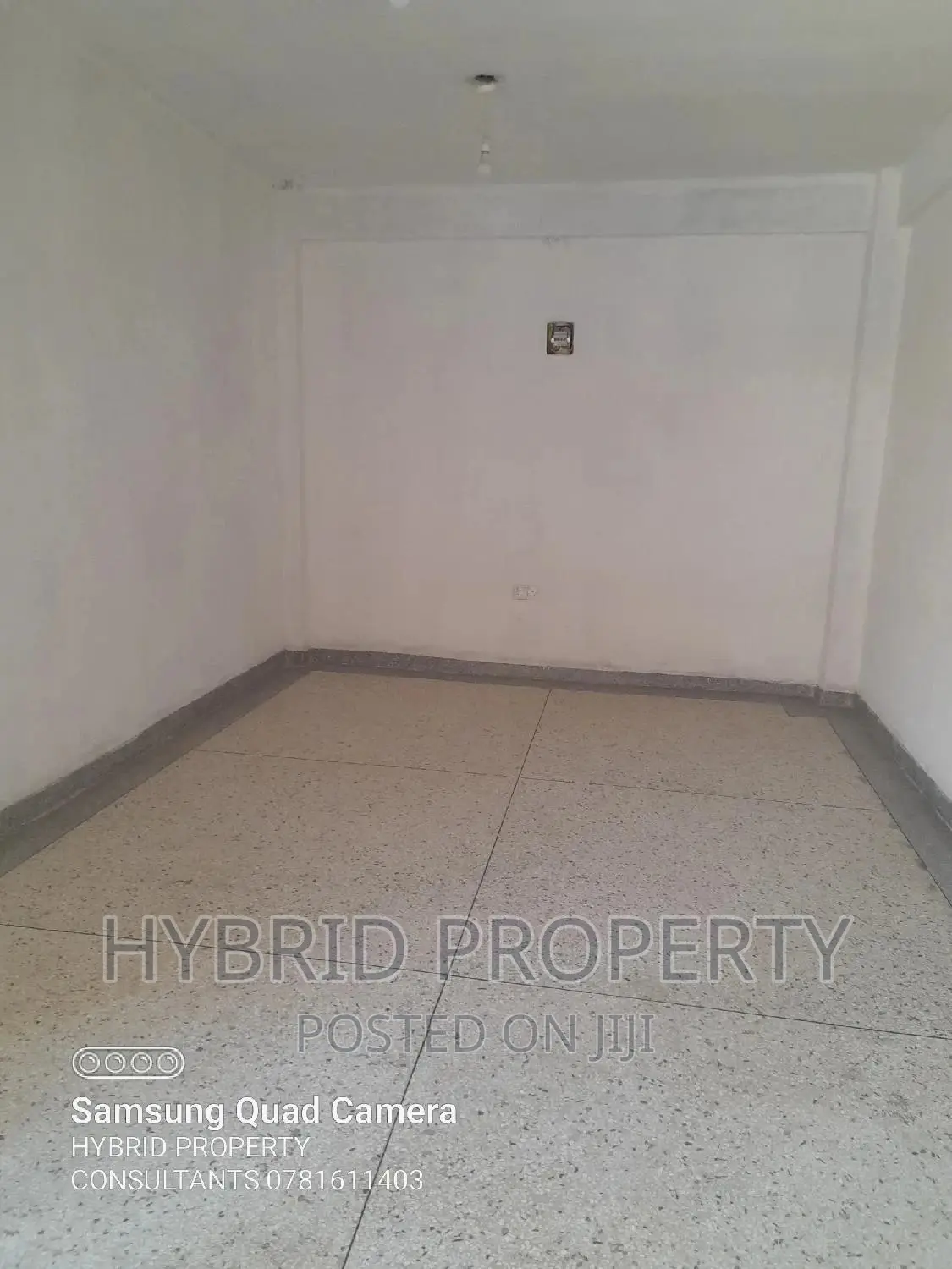 Beautiful Shops for Renting at Wakiso Town~Hoima Road. in Wakiso / Wakiso