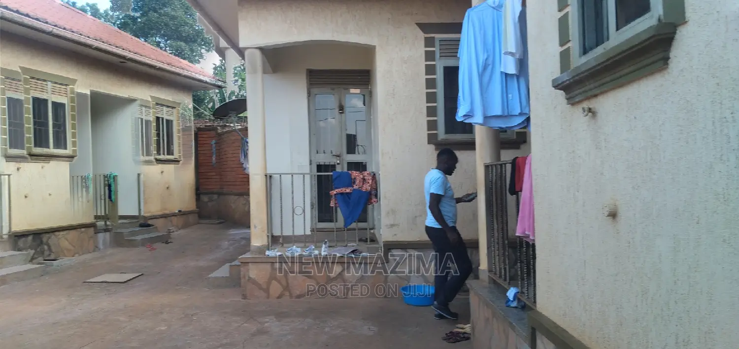 5bdrm House in Zana Ntebe Rd, Central Division for sale in Central Division