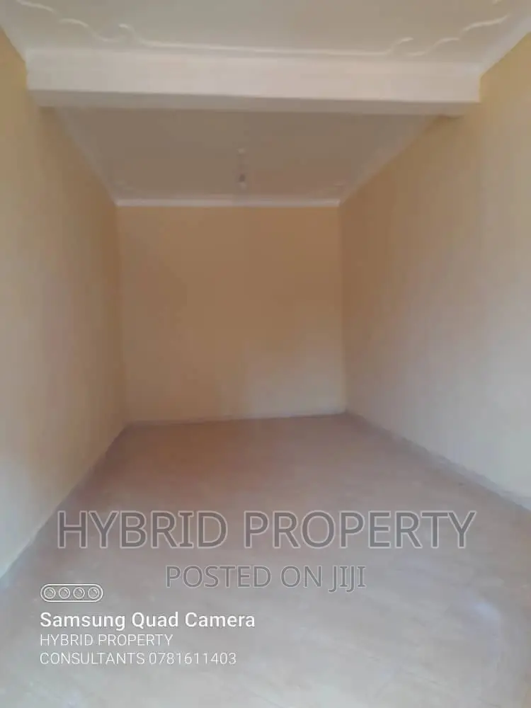 Beautiful Shops for Renting at Wakiso Town~Hoima Road. in Wakiso / Wakiso