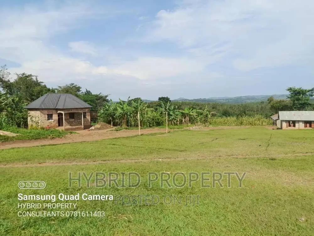 100acres of Fertile Land for Sale at Busunju Along Hoima Rd. in Ssekanyonyi