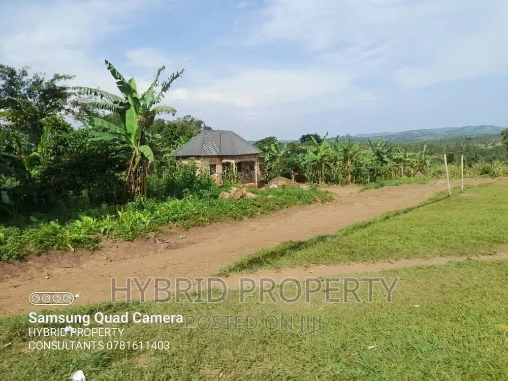 100acres of Fertile Land for Sale at Busunju Along Hoima Rd. in Ssekanyonyi