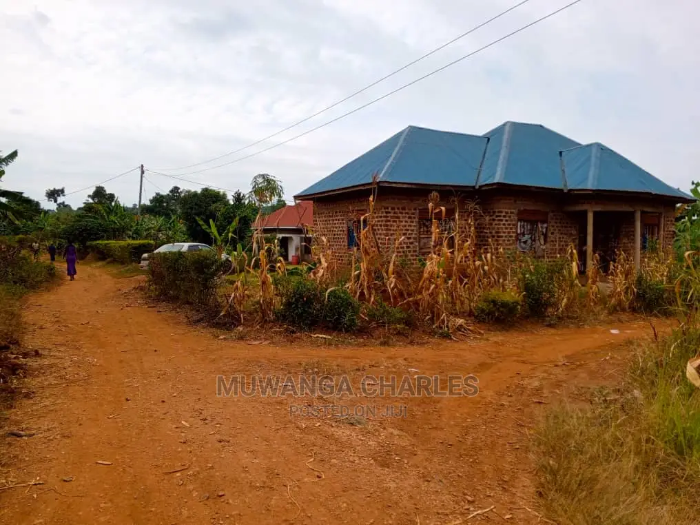 Plot's in Matugo Kigogwa on Quick Sale in Central Division
