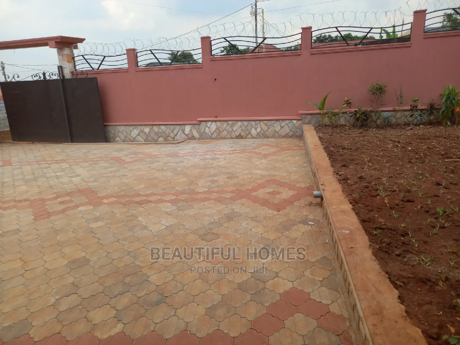 Furnished 6bdrm Duplex in Kyanja Wealthy, Nakawa for sale in Nakawa