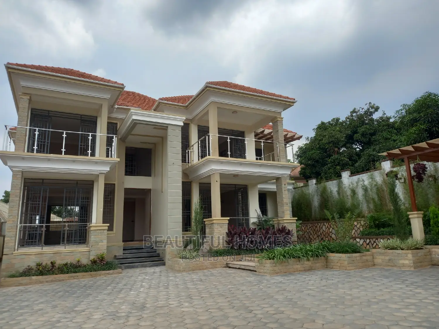 Furnished 6bdrm Duplex in Kyanja All Tarmack, Nakawa for sale in Nakawa